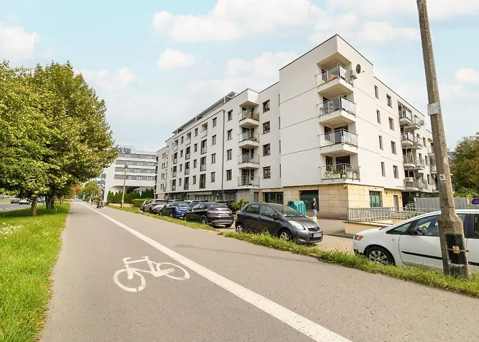 Przytulny Apartament z Klimatyzacją i Parkingiem by Noclegi Renters